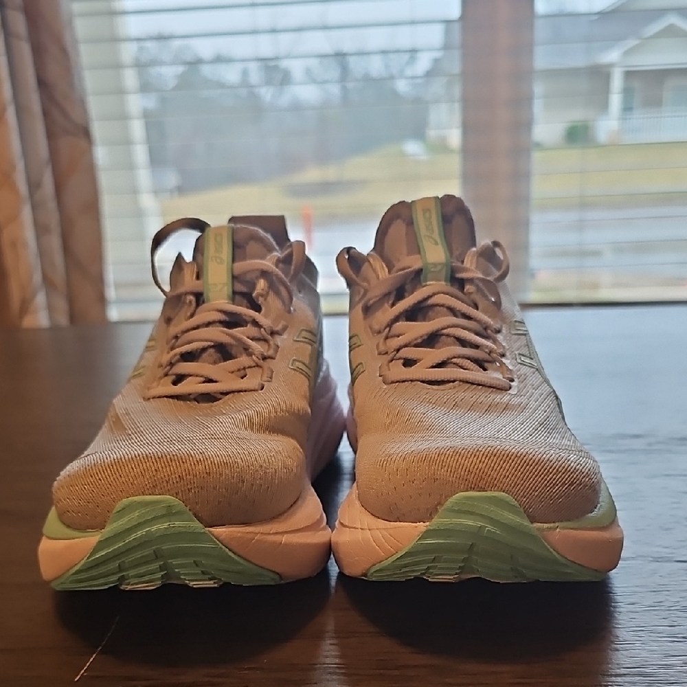 Asics Gel Nimbus 27 In Piedmont Grey/Illuminate Mint.